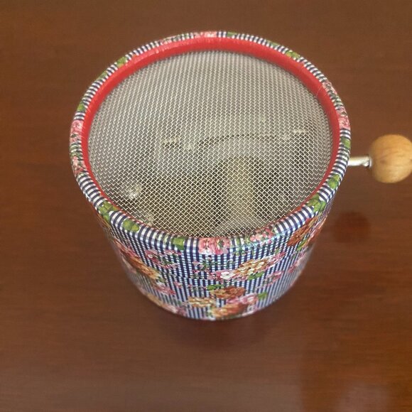 EUC Gucci Handcrank Music Box Plaid Floral Pattern with Gucci Original Gift Box - Picture 3 of 3